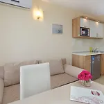 Relax Complex & ساني بيتش