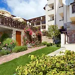 Relax Complex & 3* ساني بيتش
