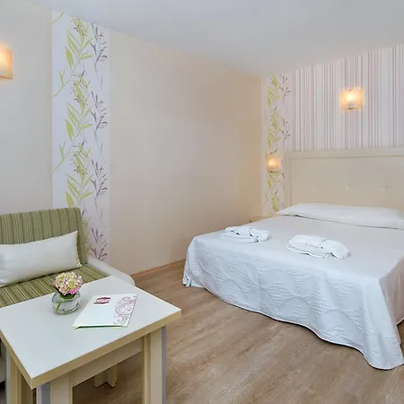 Отель Relax Complex & Солнечный берег