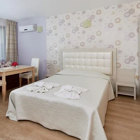 Relax Complex & 3* ساني بيتش